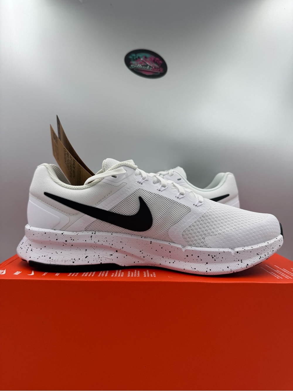 Nike Run Swift 3 SE White Black BRAND NEW Size 10 Women - Picture 5 of 8